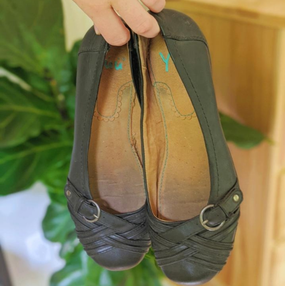 Black dress flats